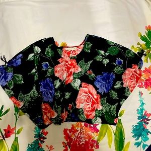 COSTA BLANCA Floral top with adjustable sleeves